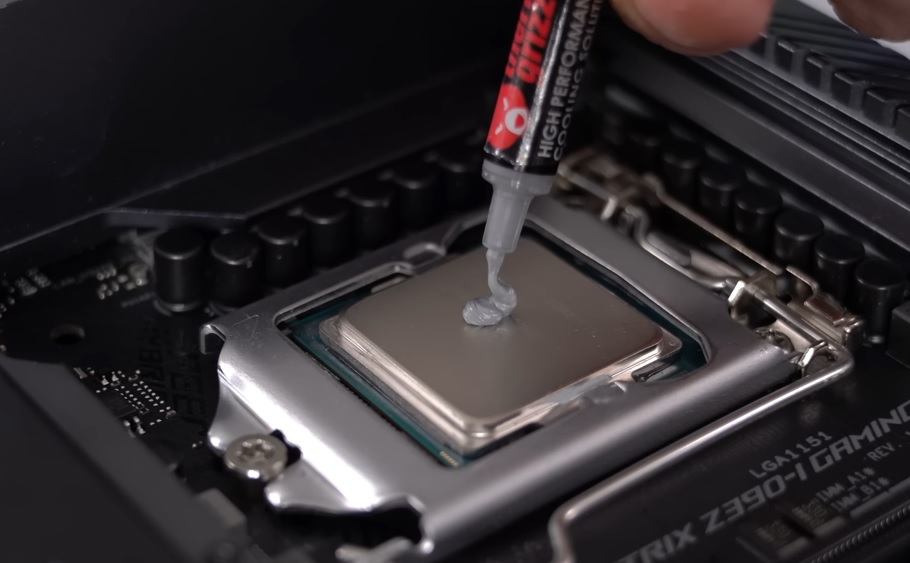 Apply the thermal paste to the CPU