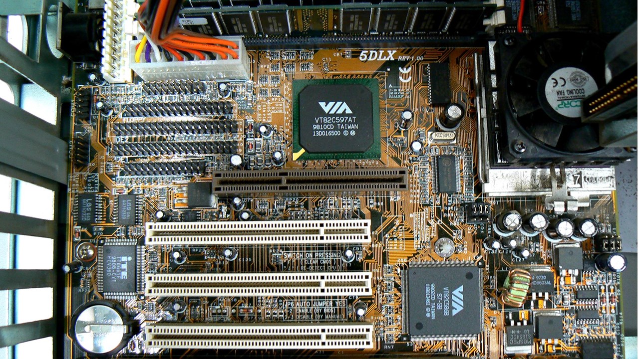 Differences Between Chipset and Motherboard
