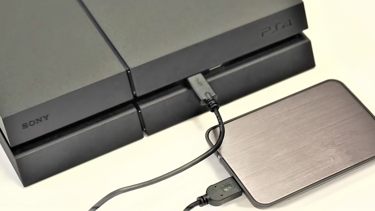 Connecting the external hard drive to the PS4 system