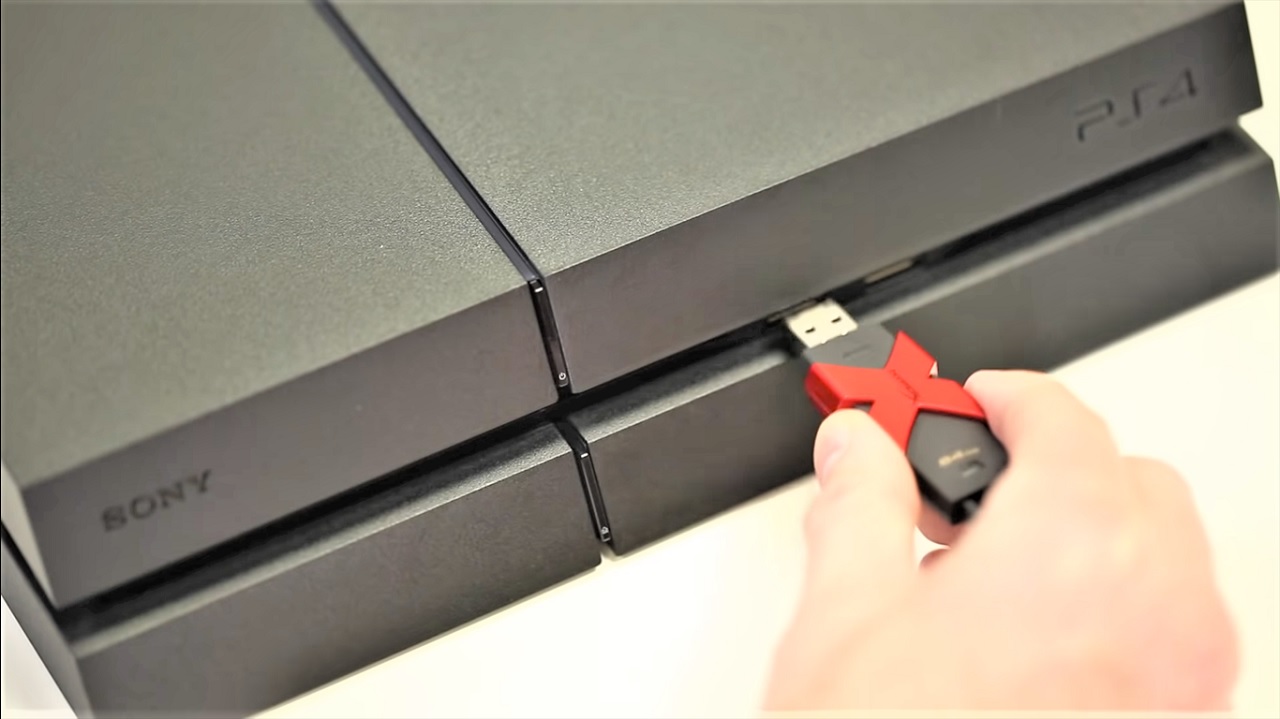 Inserting the USB drive into the PS4