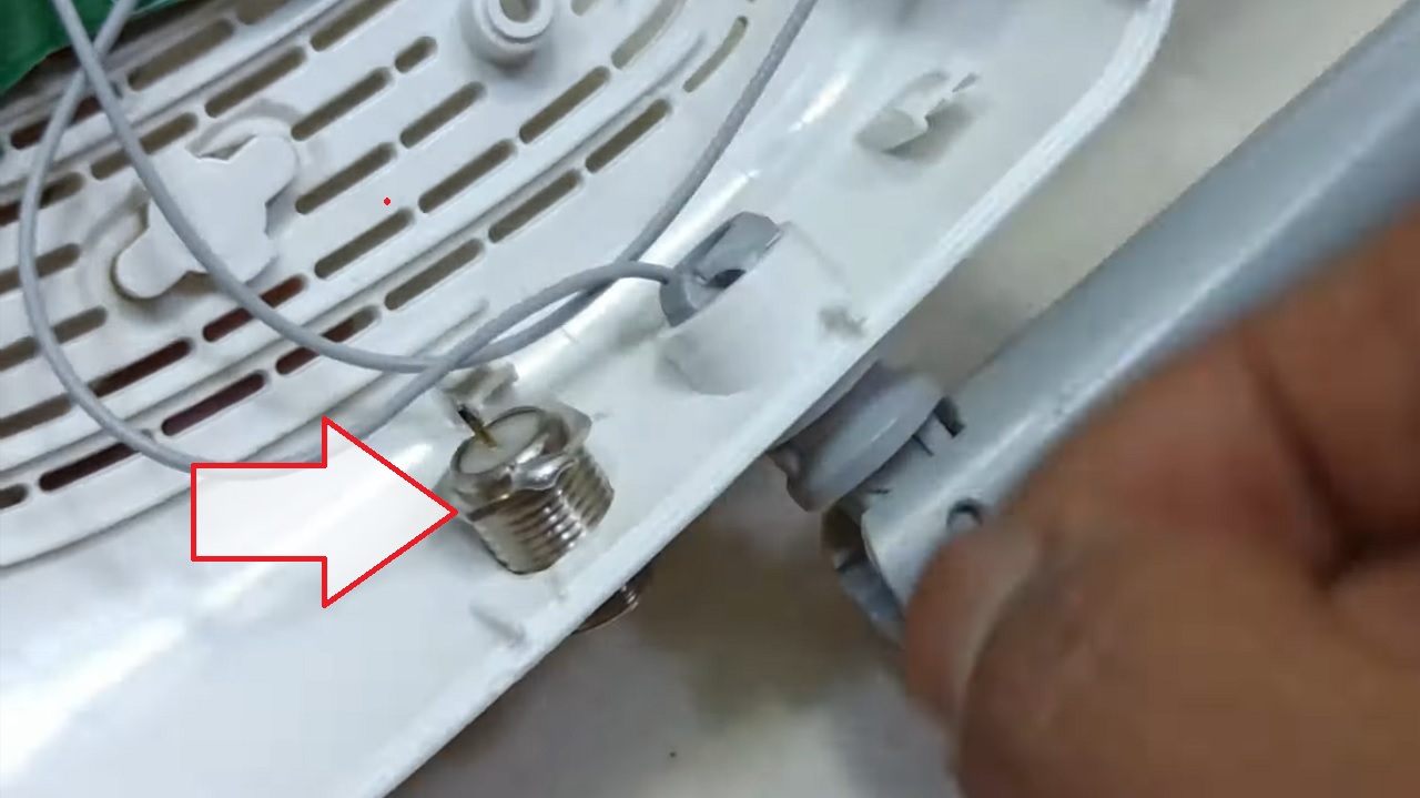 Inserting another F Connector socket