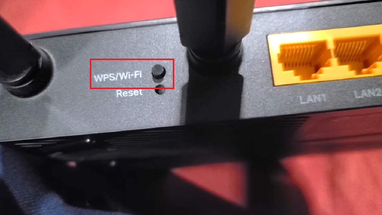 Pressing the WPS/Wi-Fi button